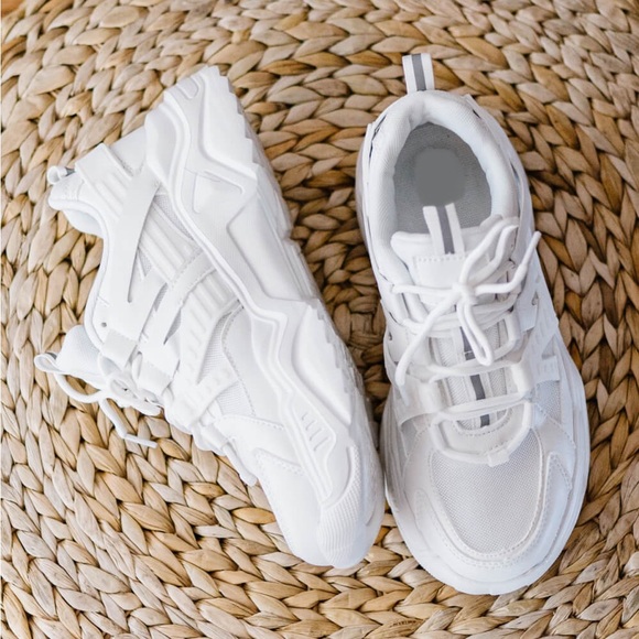 Athletic Solid White Sporty Shoes - Picture 3 of 4